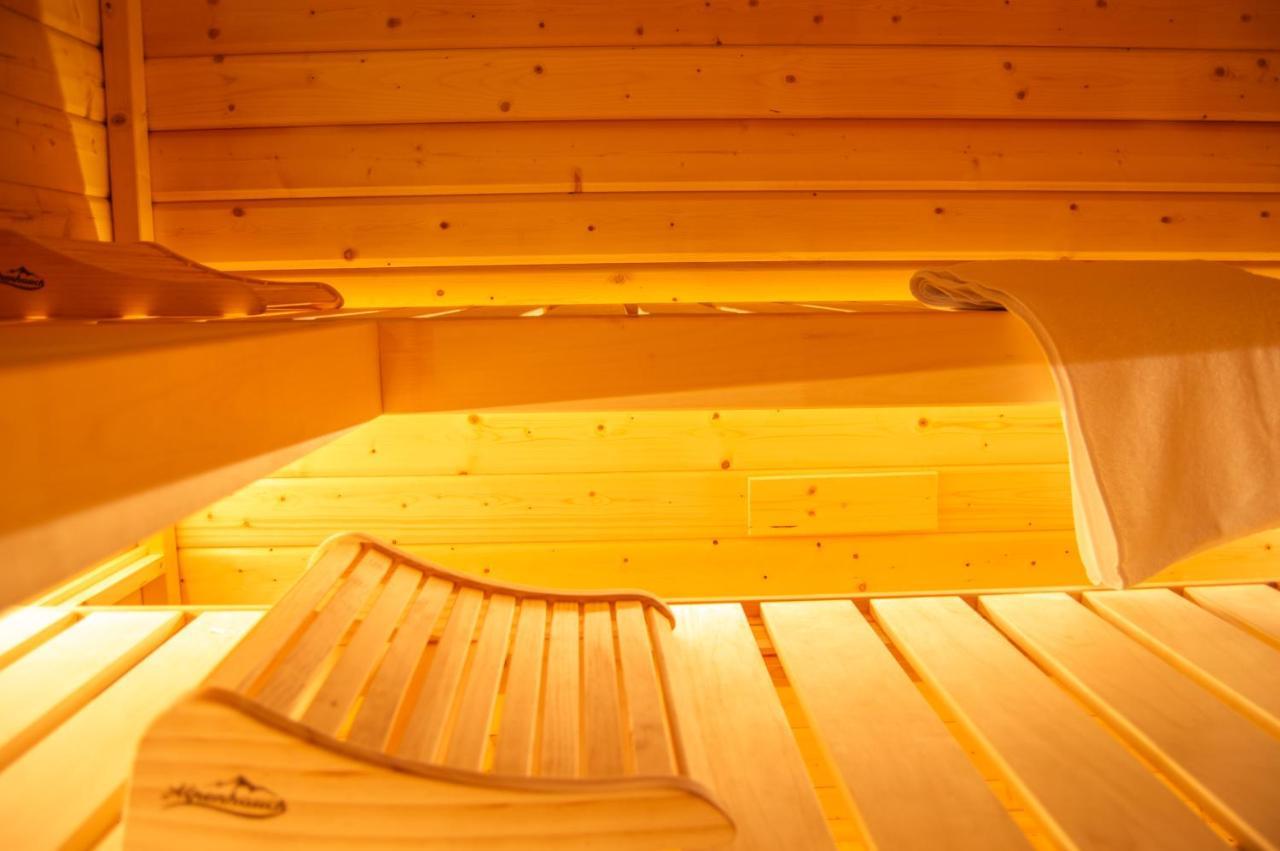 Wellnessoase Mitten In Der Wasserfallstadt Triberg Triberg im Schwarzwald Exterior foto