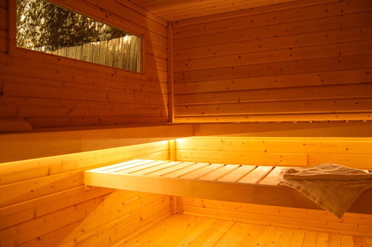 Wellnessoase Mitten In Der Wasserfallstadt Triberg Triberg im Schwarzwald Exterior foto